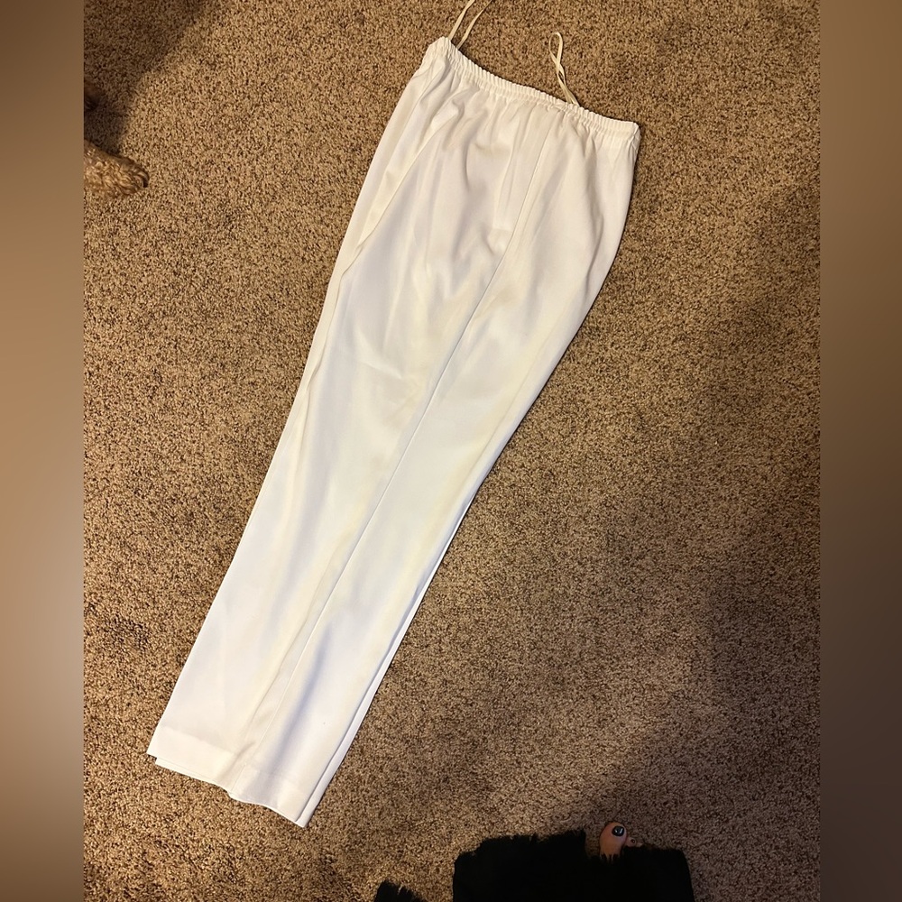 White pants….size 18